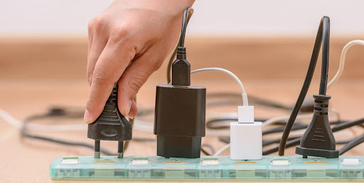 Що слід мати при собі на випадок відключення світла