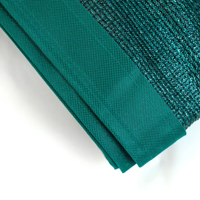 Чому слід обрати якісні затіняючі і пластикові сітки для дачі