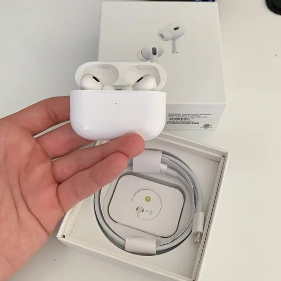 AirPods Pro 2 чи AirPods Pro 3: гаряча новинка чи перевірена класика?